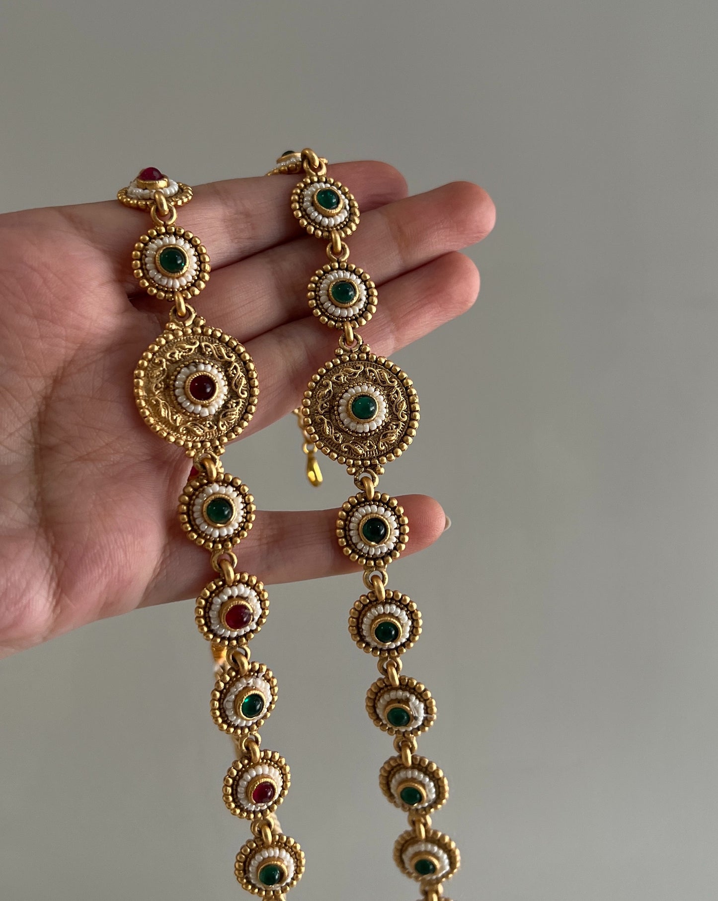 Raani Choker